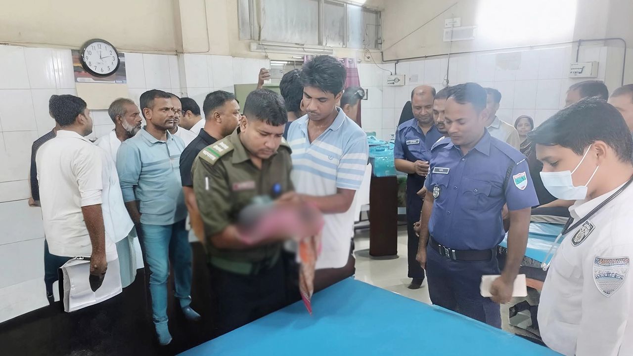 বাঁশবাগানে কাঁদছিল নবজাতক, আনসার সদস্য করলেন উদ্ধার